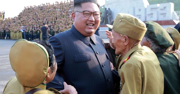 Foto: El líder norcoreano Kim Jong-un durante un acto con veteranos de guerra a finales de julio. (Reuters)