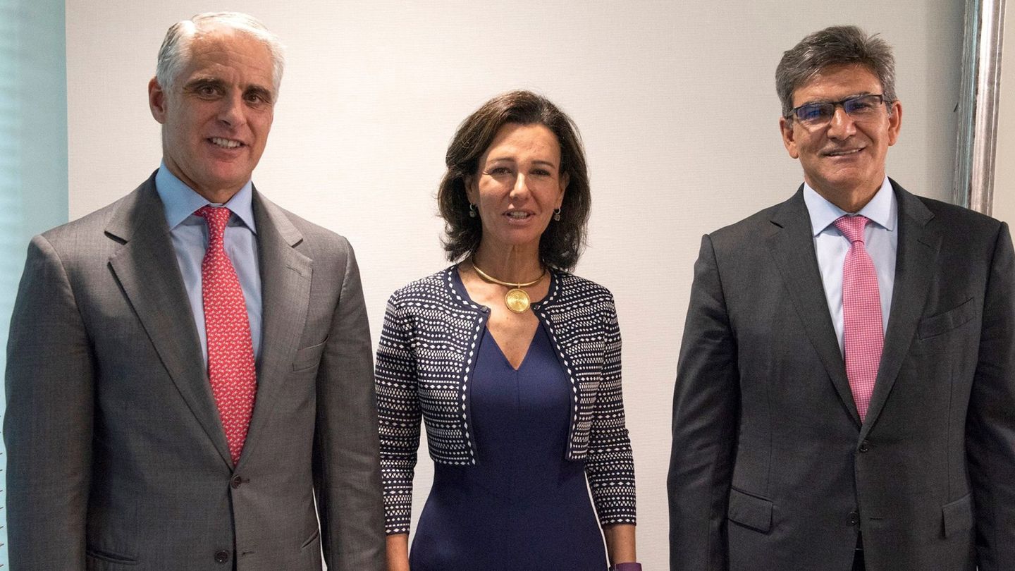 Andrea Orcel, Ana Botín y José Antonio Álvarez, cuando anunciaron el nombramiento de Orcel. (EFE)