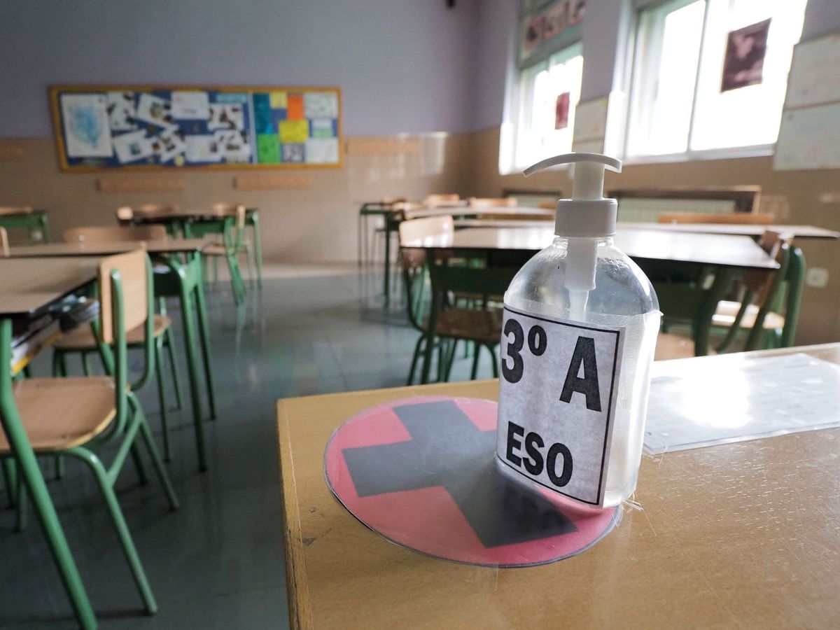 Foto: Un aula vacía de un colegio de Valladolid (EFE)