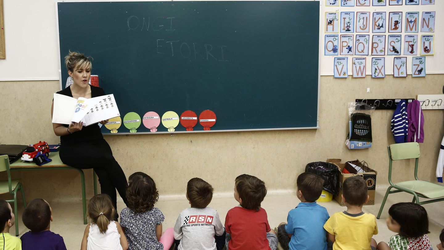 Alumnos de infantil, en un colegio de Navarra. (EFE)