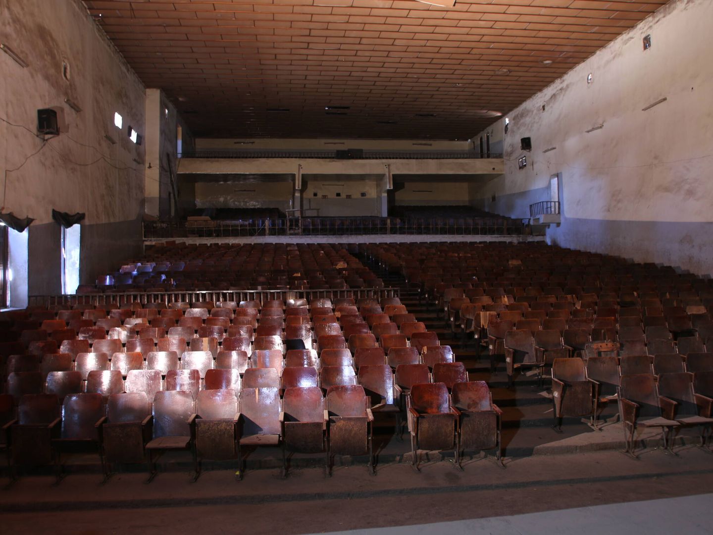 El patio de butacas del  National Cinema, el último cine que hay abierto en Yemen. (Cedida)