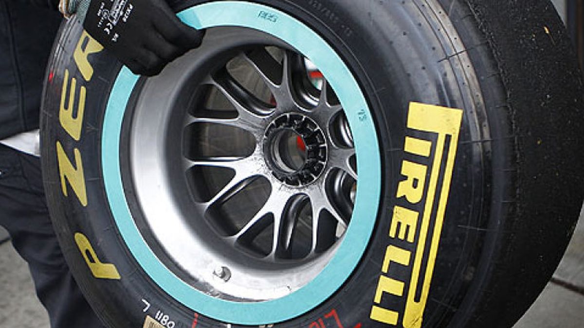 Mercedes y Pirelli se la 'cuelan' a la FIA y la sanción se queda en una reprimenda