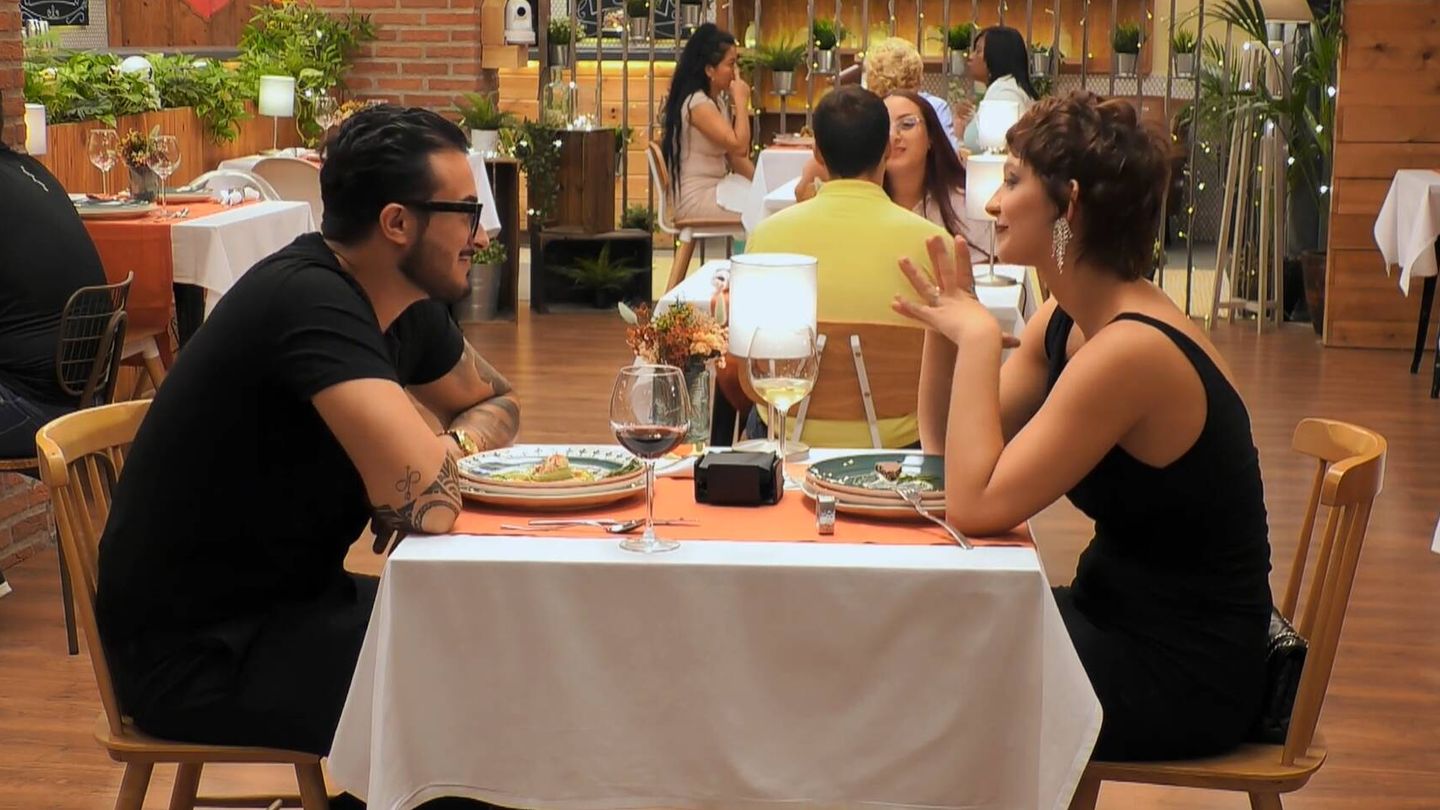 Samuel y Ana, en 'First Dates'. (Mediaset)
