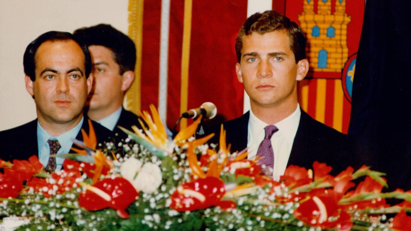 José Bono, con el por entonces Príncipe de Asturias. (Cortesía José Bono)