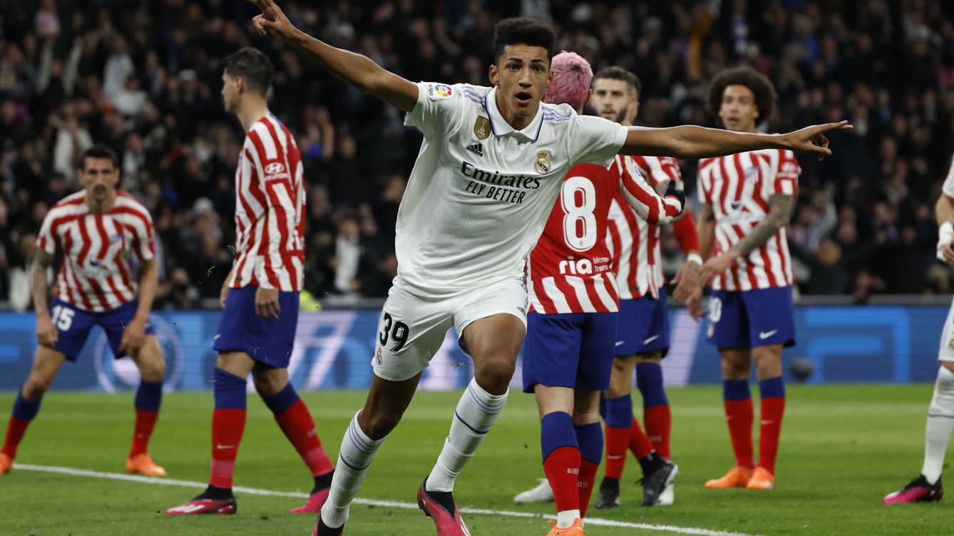 Álvaro Rodríguez salva un punto insuficiente para el Real Madrid, que se deja la Liga en el derbi