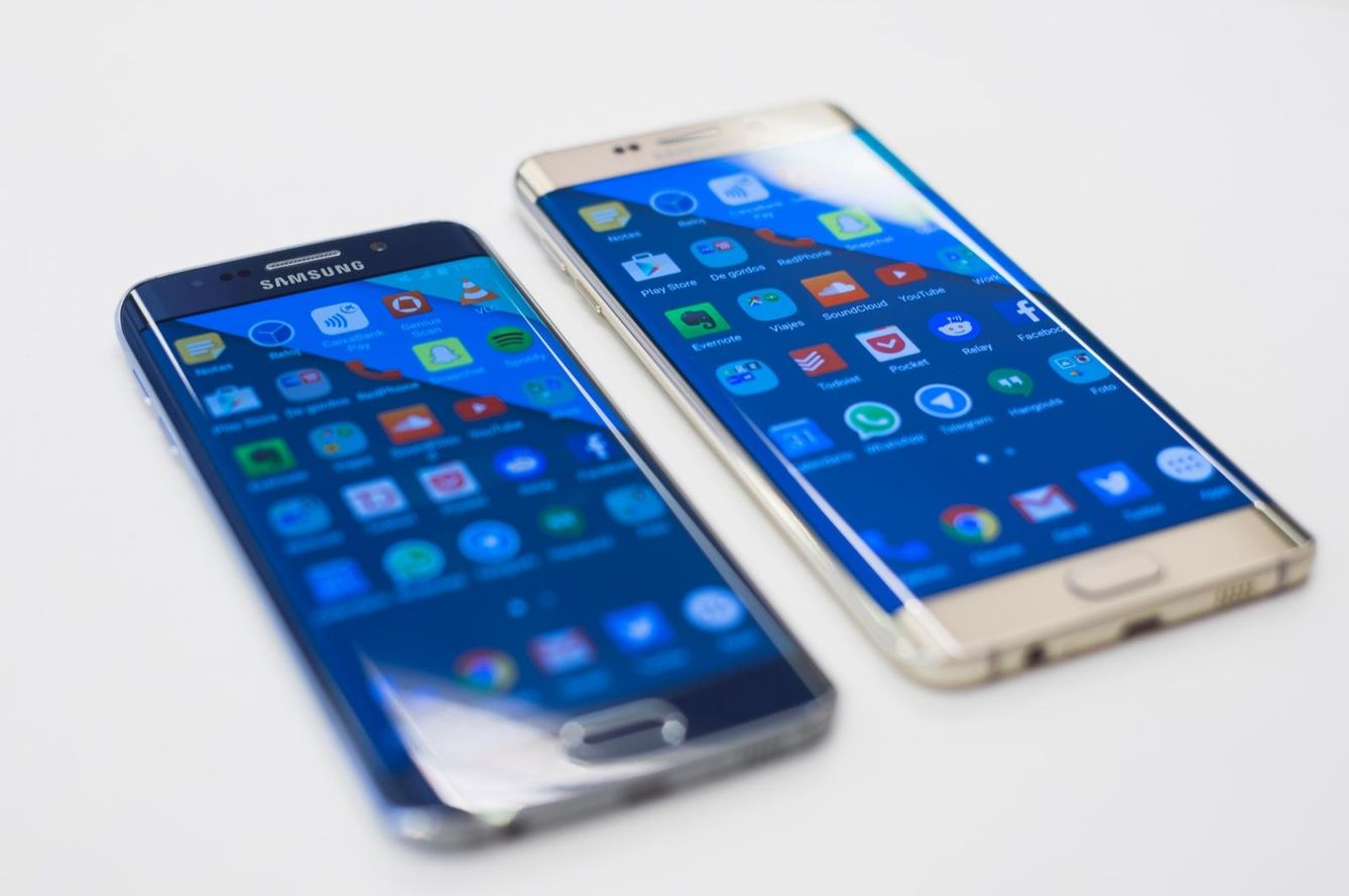 El Galaxy S6 Edge (a la izquierda) junto al S6 Edge+. (Foto: Daniel Muñoz)
