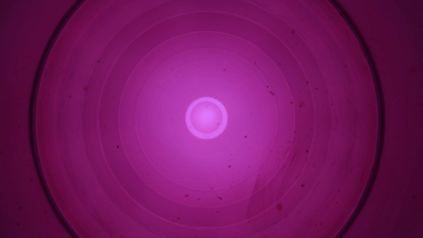 Imagen del plasma dentro del reactor Tentra. (Helion Energy)