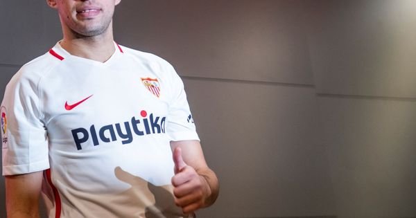 Foto: Tras pasar por Valencia y Alavés, Munir El Haddadi vuelve a salir del Barcelona (esta vez traspasado) para jugar en el Sevilla. (EFE)