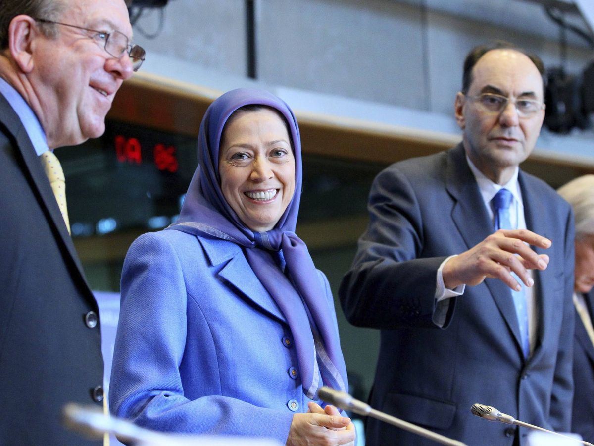 Foto: La presidenta del Consejo Nacional de Resistencia Iraní, Maryam Rajavi, y Alejo Vidal-Quadras, en 2012, en Bruselas. (EFE/Olivier Hoslet)