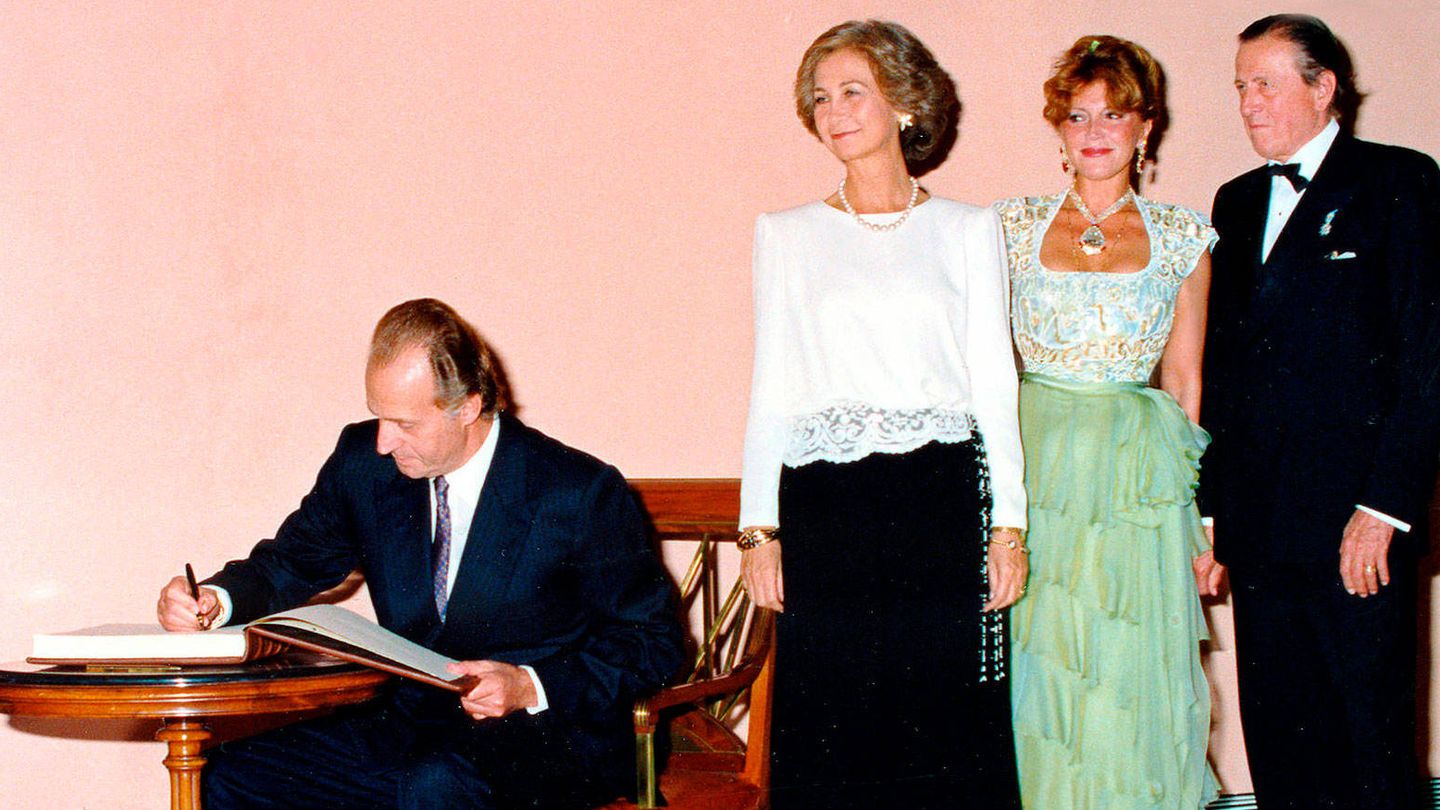 Don Juan Carlos y doña Sofía, junto a los Thyssen. (Archivo) 