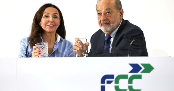 Foto: Carlos Slim y Esther Koplowitz en la rueda de prensa de FCC el pasado agosto. (Reuters)