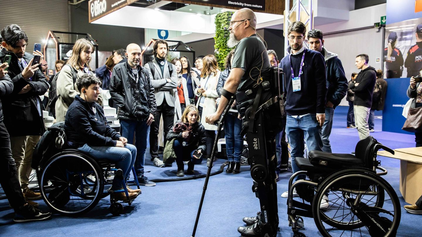 Able Human Motion, compañía dedicada a la confección de exoesqueletos, realizó una demostración con un usuario de silla de ruedas. Fuente: cedida.