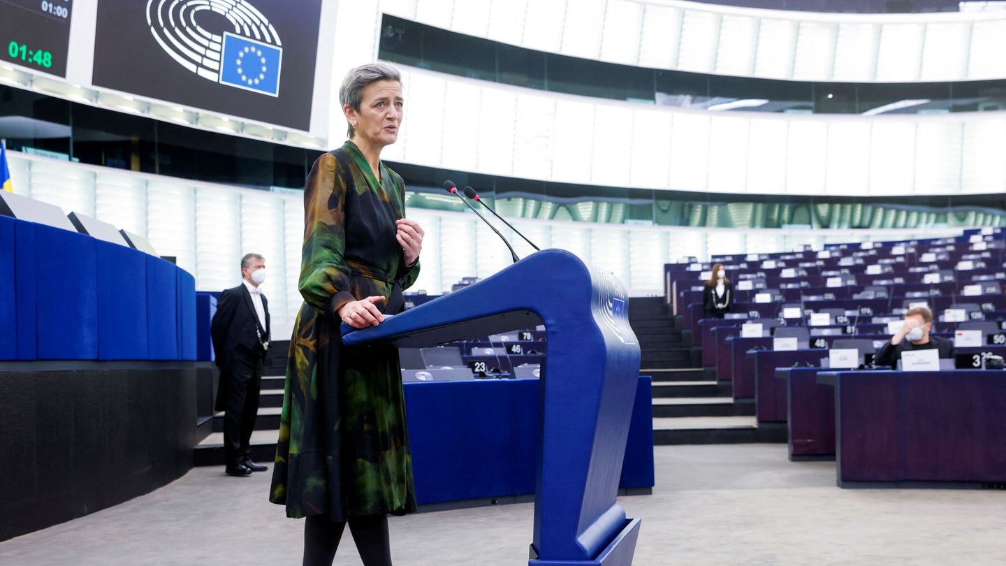 EU Commission Executive Vice-President Margrethe Vestager delivers her speech during a debate on the Digital Markets Act (DMA) at the European Parliament in Strasbourg, France December 14, 2021. Jean-Francois Badias Pool via REUTERS