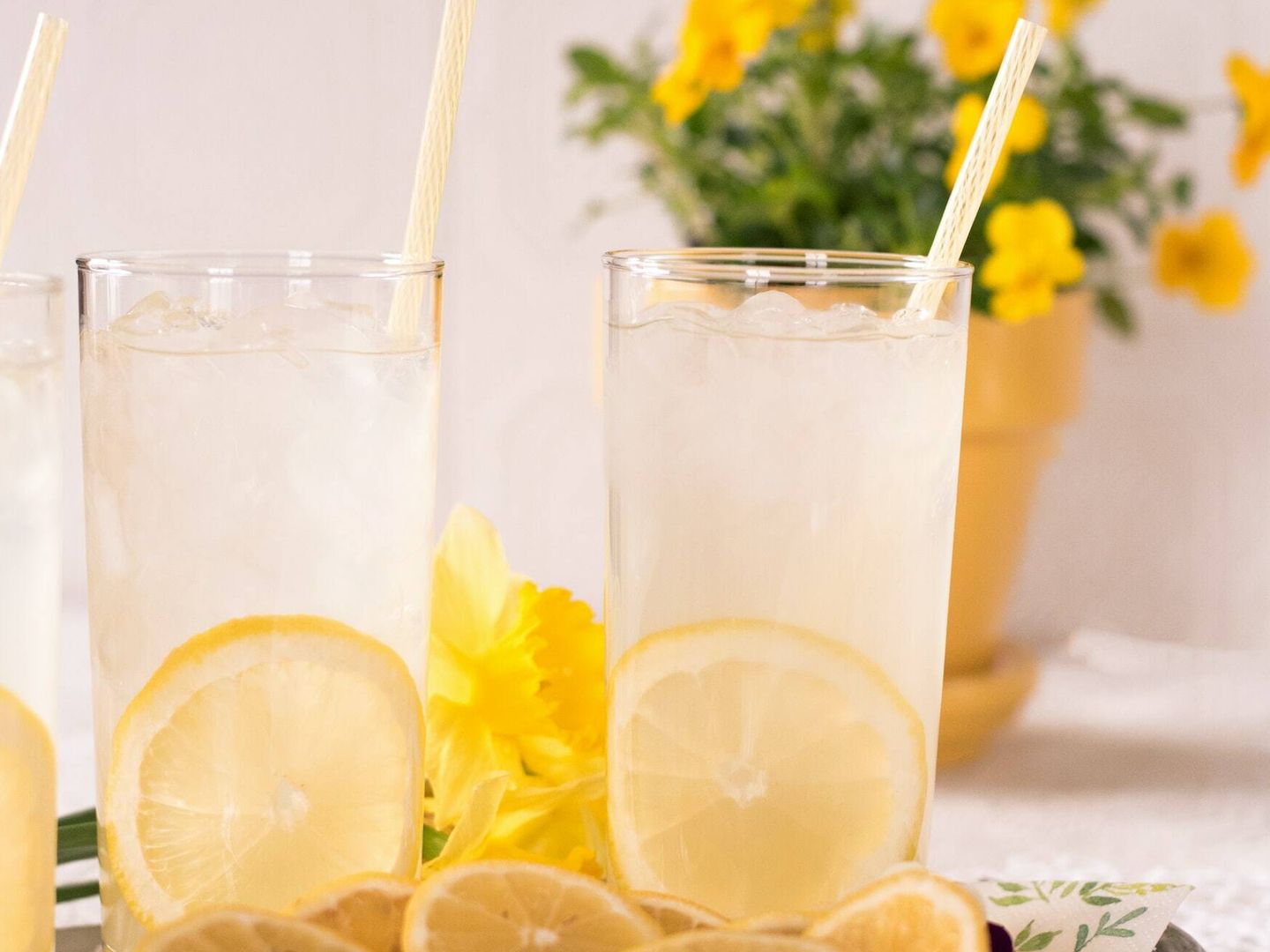La limonada es una bebida habitual de los días de verano (Charity Beth Long para Unsplash)