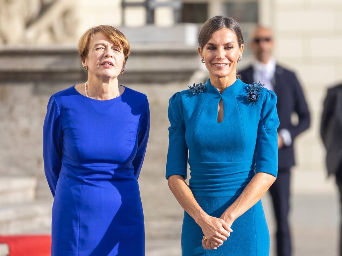 Foto: La Reina, junto a la primera dama de Alemania en su visita oficial. (Getty/Maja Hitij))