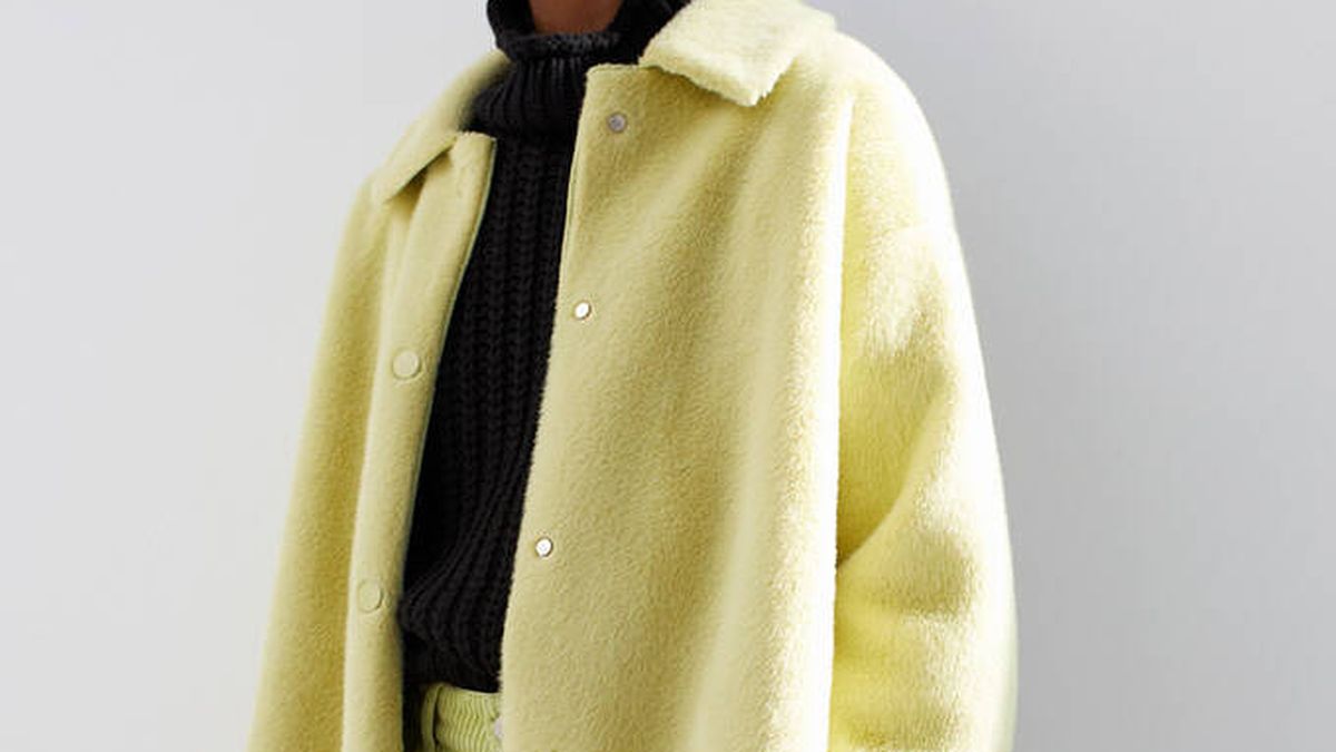 Verde, de pelo y tendencia: así es el nuevo abrigo de Parfois