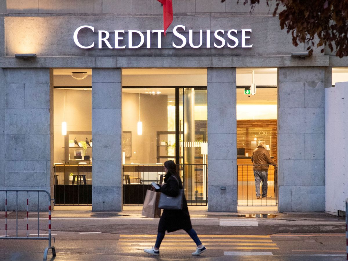 Foto: Oficina con el logo de Credit Suisse. (Reuters/Arnd Wiegmann)