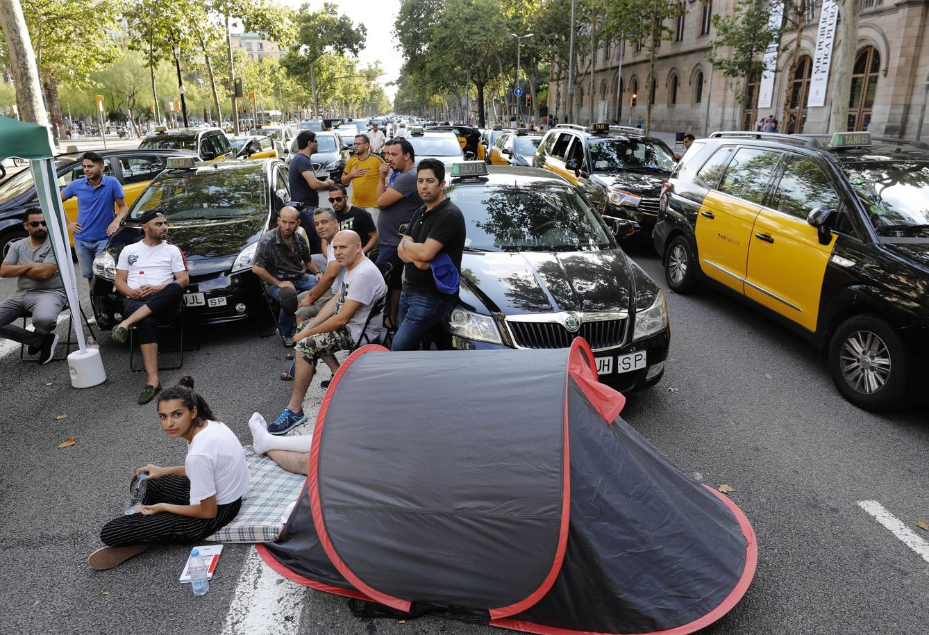 Acampada de taxistas en Barcelona. (EFE)
