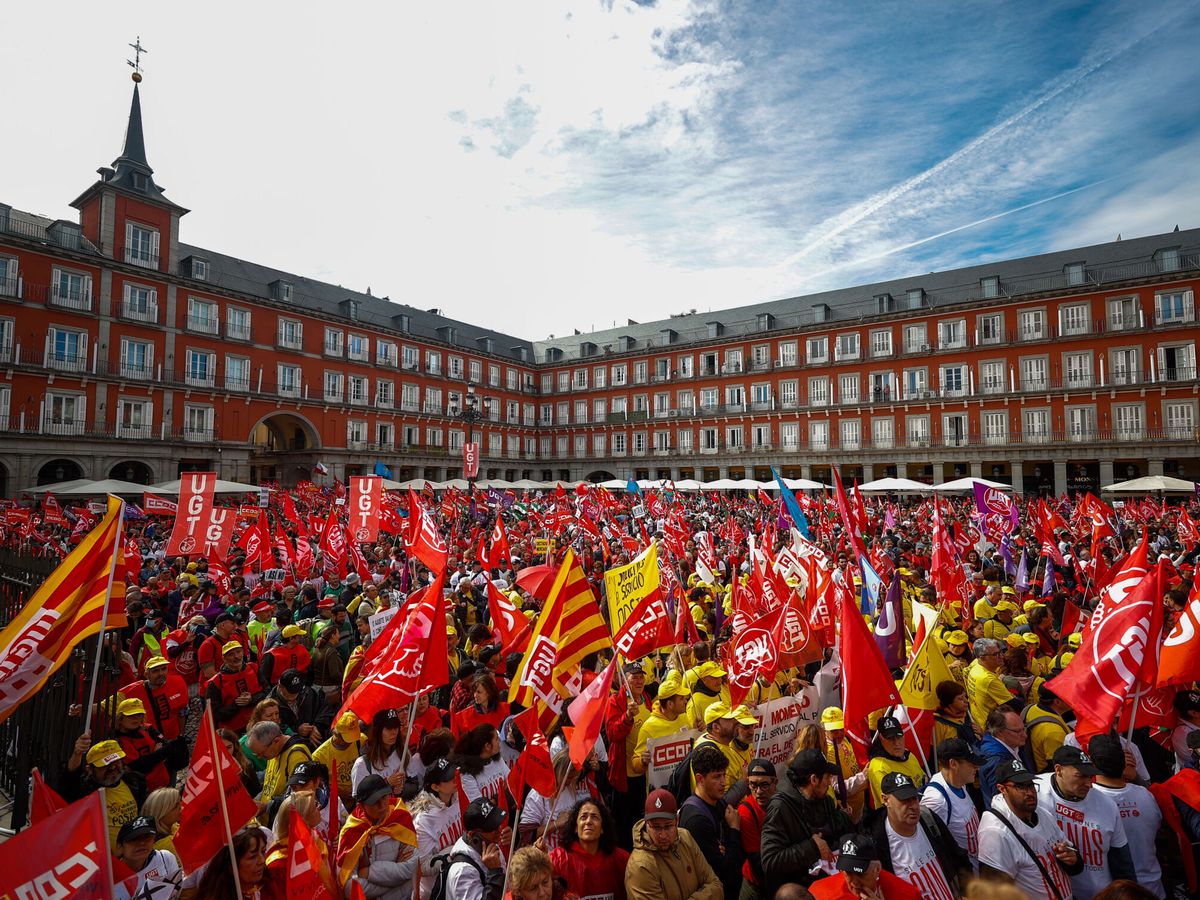 Foto: Manifestación contra la pérdida de poder adquisitivo. (EFE/Javier Lizón)