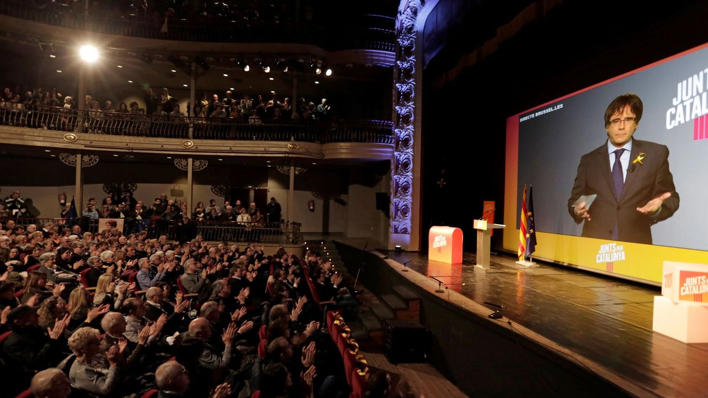 Carles Puigdemont interviene por videoconferencia desde Bruselas. (EFE)