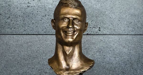 Foto: Ronaldo, "feliz y honrado" por el homenaje de Madeira pese a las críticas. (EFE)