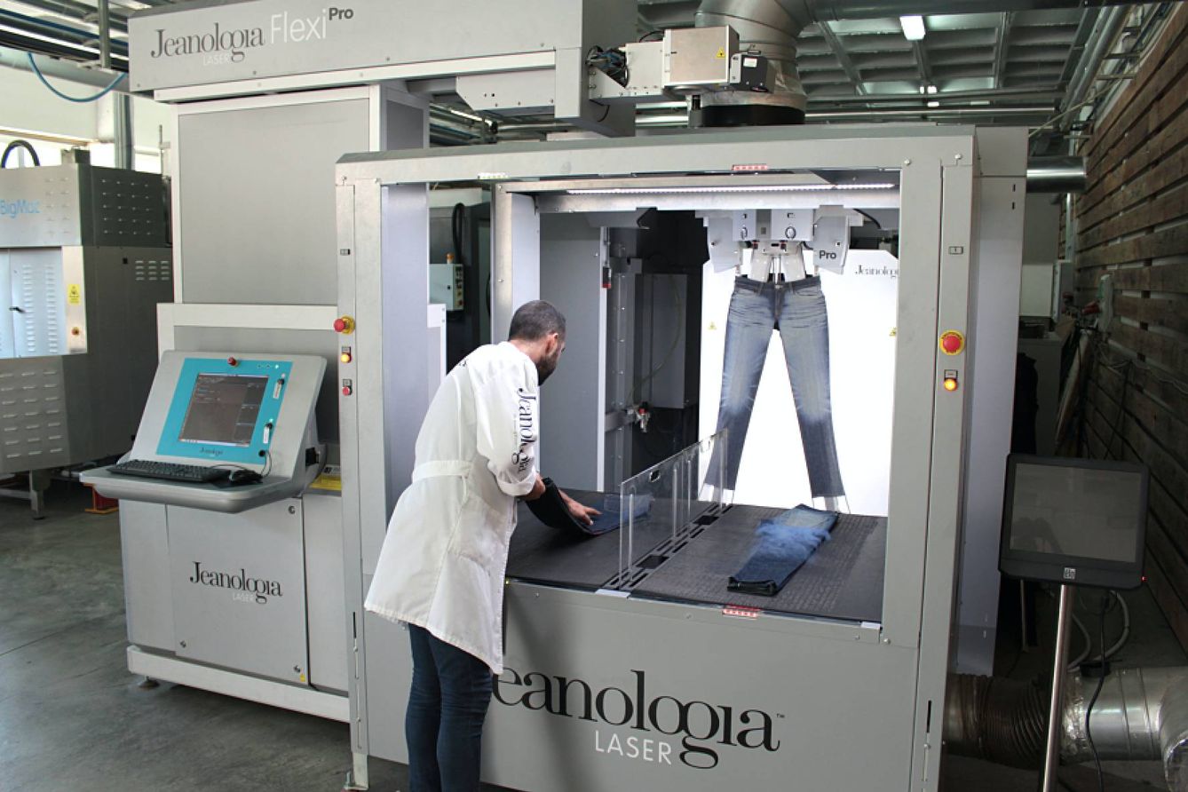 Una de las máquinas diseñadas por Jeanologia que empleará Levi Strauss.