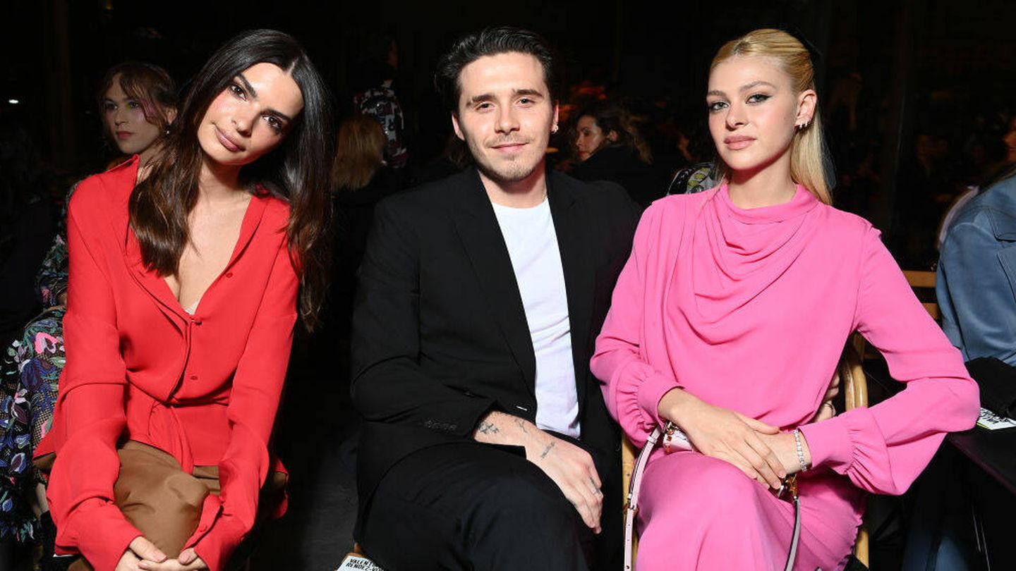 Emily Ratajkowski, Brooklyn Beckham y Nicola Peltz en el front-row de Valentino. (Getty Images)