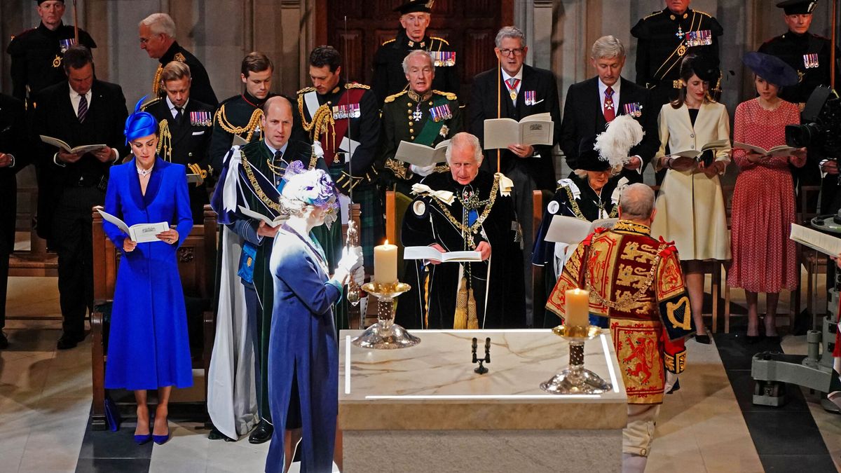 La coronación de Carlos III en Escocia, en directo: Kate Middleton estilo Diana, cantos en gaélico y una ceremonia sin corona