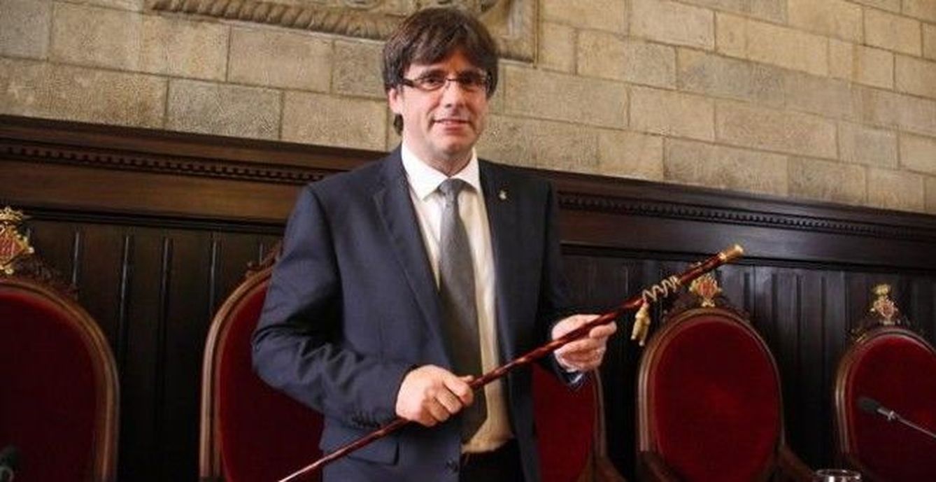 Carles Puigdemont, en el momento de ser proclamado alcalde de Girona, en junio de 2015 (EFE)