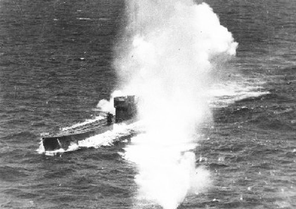 Foto: El U-77, bombardeado en la costa de Calpe. 