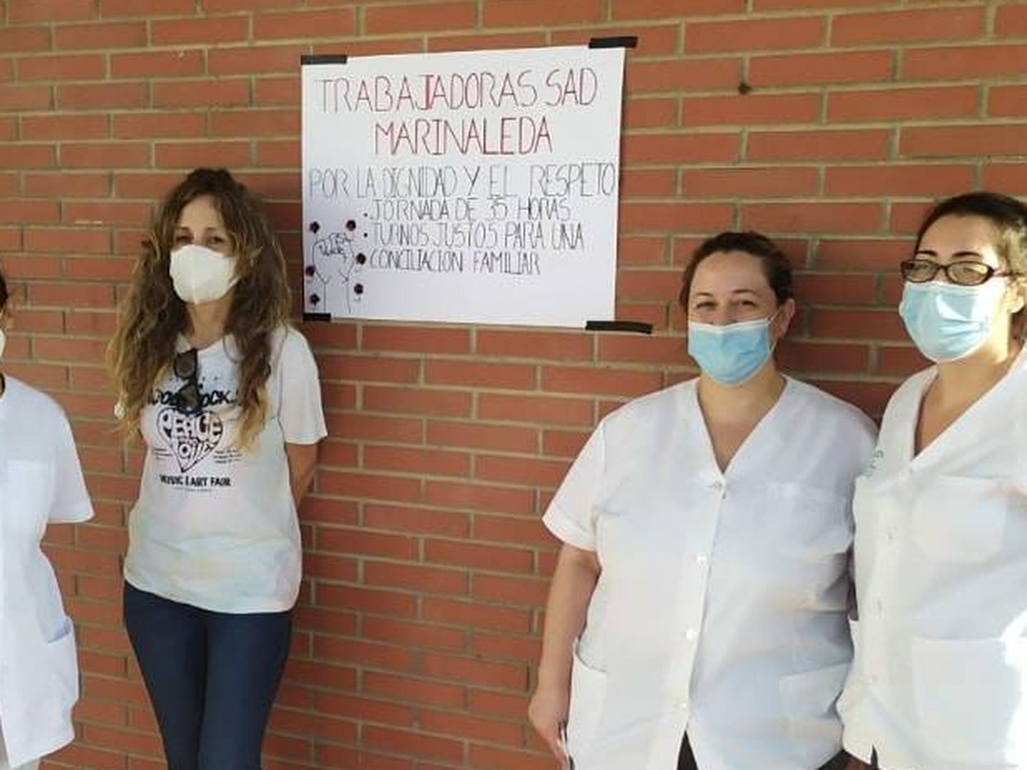 Las empleadas del servicio de ayuda a domicilio de Marinaleda, en su jornada de huelga. (Cedida)