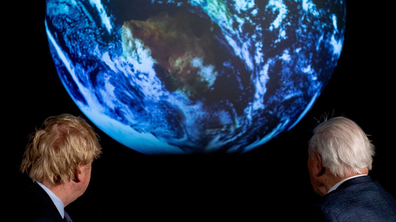 Foto: Boris Johnson y David Attenborough durante la presentación de la COP26. (Reuters)