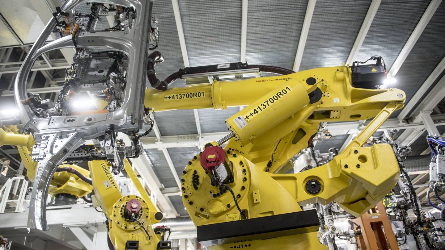 Martorell fabrica actualmente un vehículo cada 68 segundos. Y los nuevos robots se encargan de manipular tres de las partes que más pesan, las que forman el lateral.