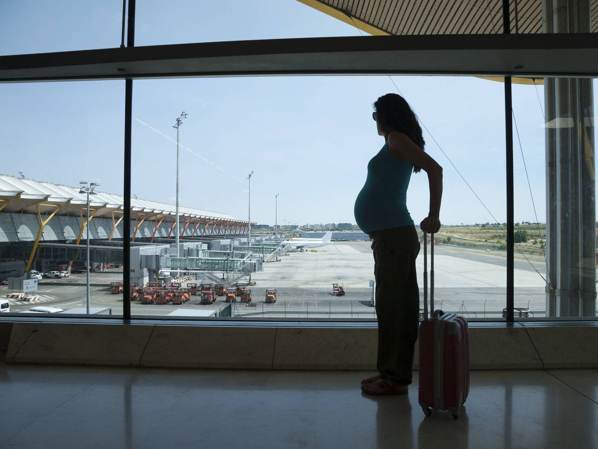 Foto: El obstetra asesorará a la embarazada antes de viajar. (iStock)