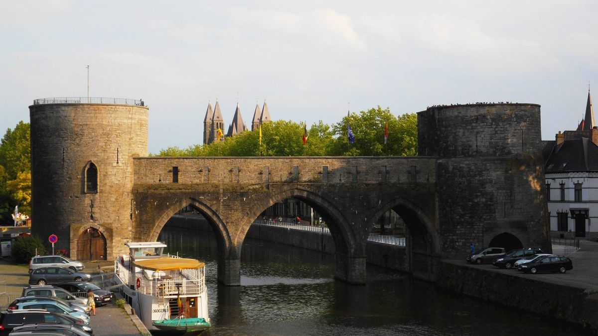 Bélgica derriba parte de un puente medieval para permitir el paso de cruceros
