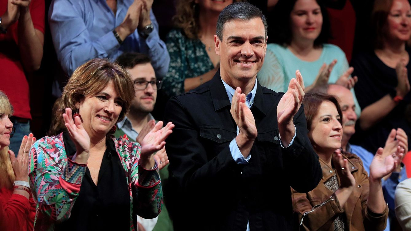 Foto: Pedro Sánchez, junto a Delgado, en un acto electoral. (EFE)