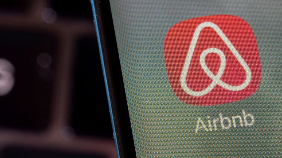 Esto es lo que prohibirá Airbnb dentro de los alojamientos: podrías quedarte sin huéspedes