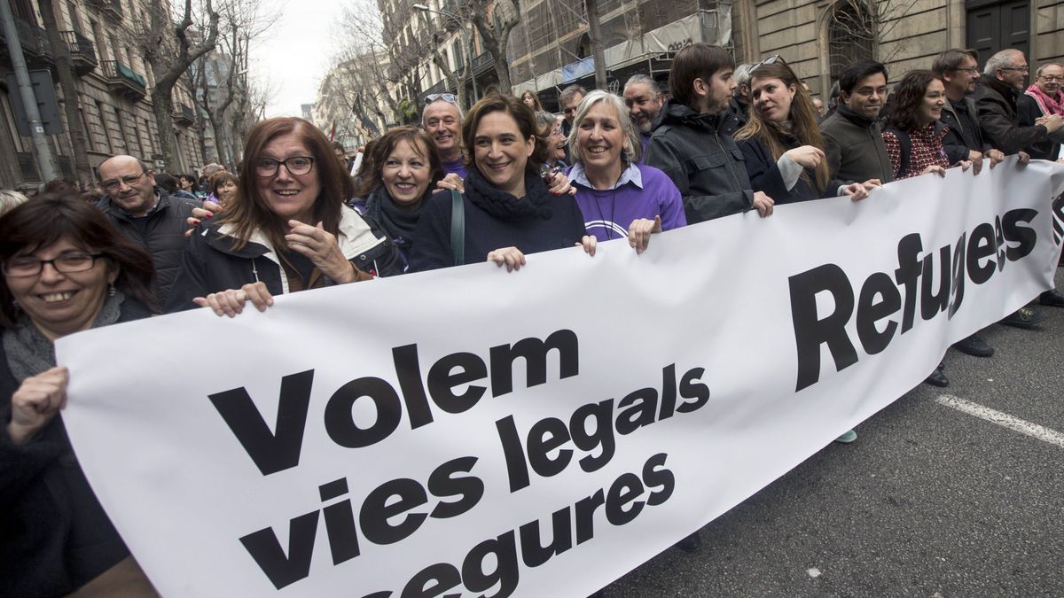 Colau ofrece Barcelona a mil migrantes a la deriva en plena guerra contra las ONG