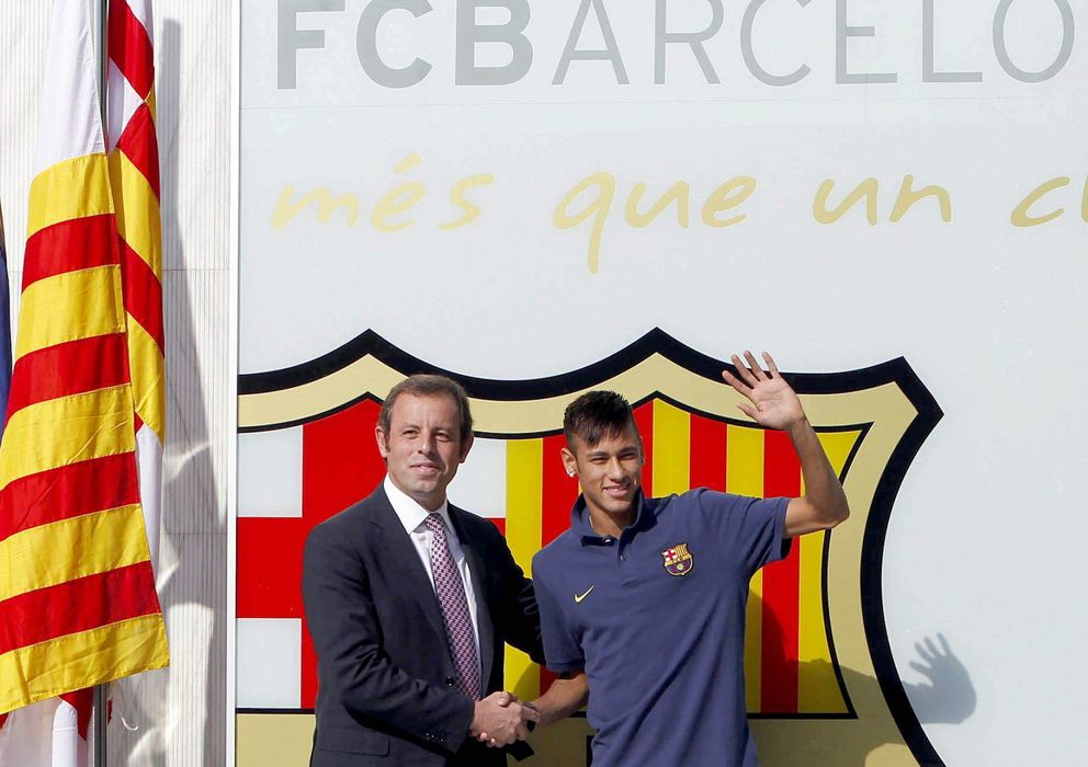 Foto: Rosell junto a Neymar el día de su presentación con el Barcelona (EFE) 