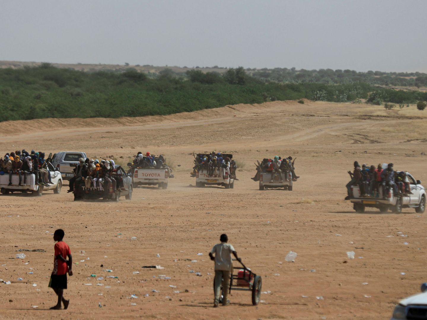 Nigerinos se preparan para viajar a Libia. (Reuters)