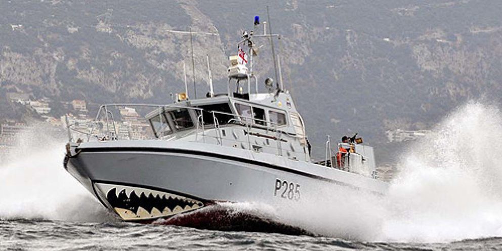 Foto: Más tensión en Gibraltar: la Royal Navy vuelve a echar a la Guardia Civil de las aguas del Peñón