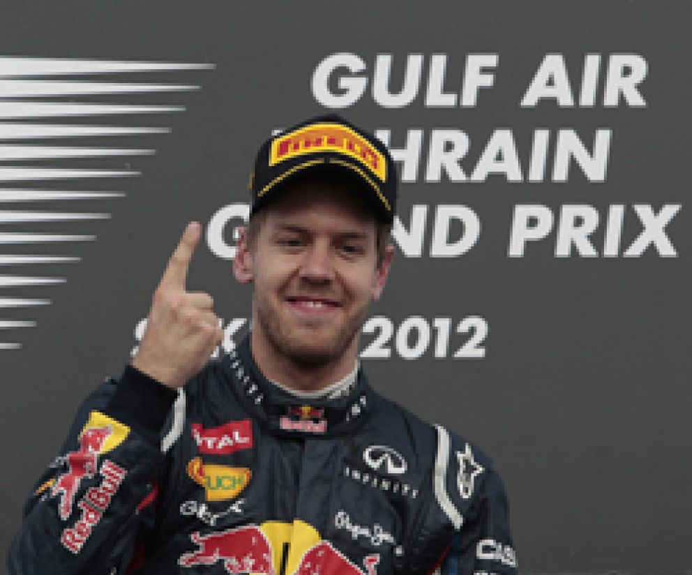 Foto: Vettel gana en Bahrein acompañado por Lotus en el podio y con Alonso en séptima posición