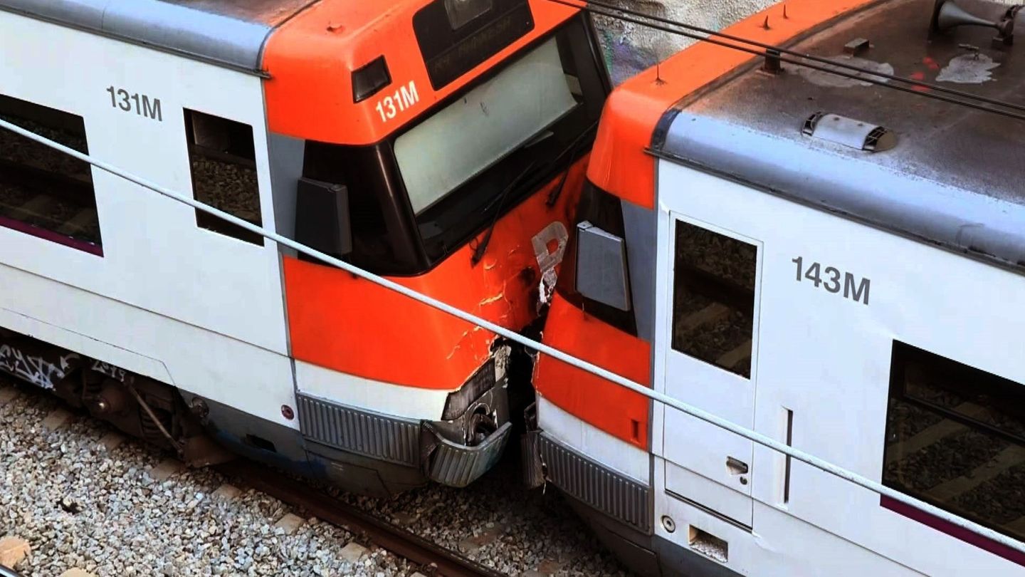 GRAF4209. CASTELLGALÍ (BARCELONA), 09 02 2019.- La compañía ferroviaria Renfe ha comenzado la investigación para determinar las causas del accidente ocurrido ayer cuando un tren de cercanías y uno regional chocaron frontalmente en Castellgalí, 