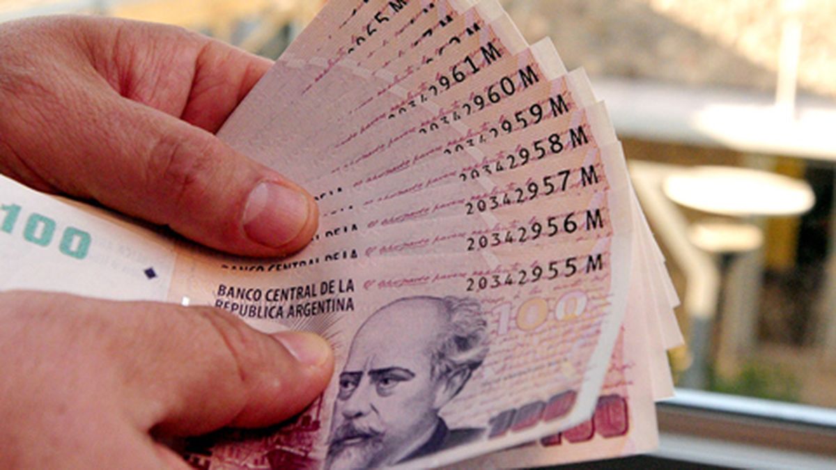 El temblor de las monedas emergentes sigue con la caída del peso argentino y la lira turca