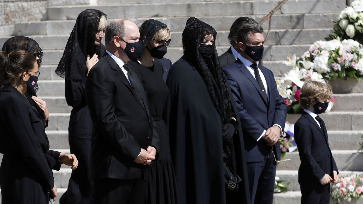 La familia Grimaldi, en el funeral de la princesa Elizabeth-Ann de Massy el pasado 2020. (EFE/Sebastien Nogier)