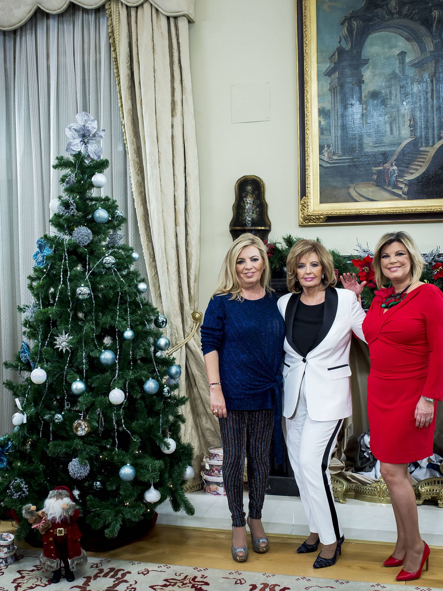 Las Campos posan junto al árbol de Navidad en la presentación del reality.