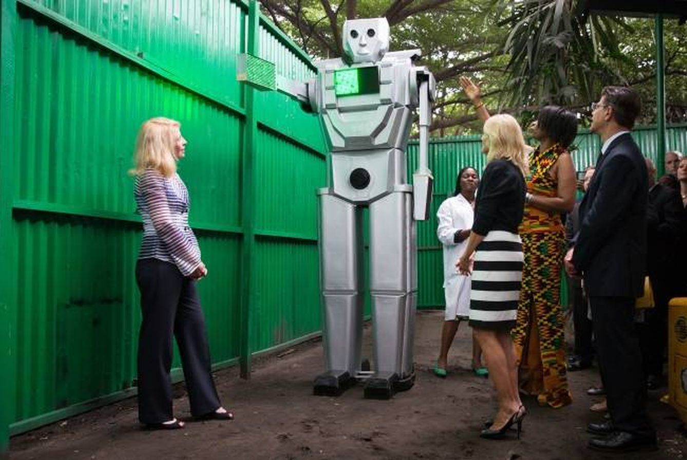Presentación de uno de los robots en Kinshasa, en julio de 2014 (Wikimedia Commons)