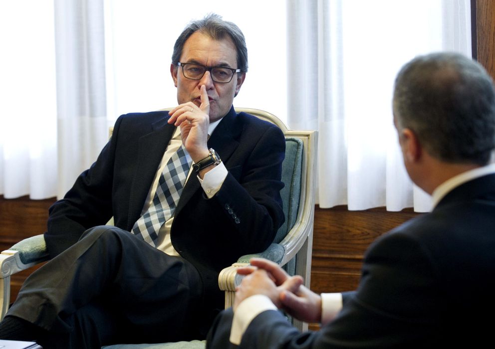 Foto: El presidente de la Generalitat, Artur Mas, conversa con el lehendakari, Iñigo Urkullu. (EFE)