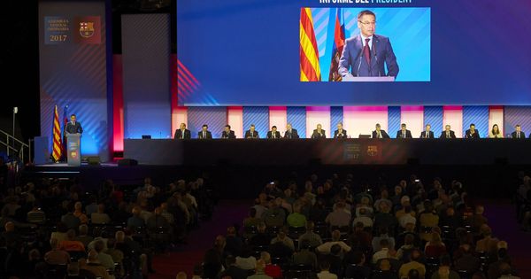 Foto:  El presidente del FC Barcelona, Josep María Bartomeu, durante su intervención en la Asamblea General Ordinaria 2017.