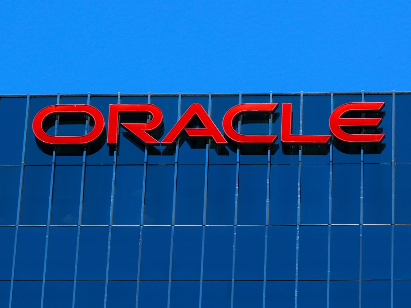 FILE PHOTO: The Oracle logo is shown on an office building in Irvine, California, U.S. June 28, 2018. REUTERS Mike Blake File Photo